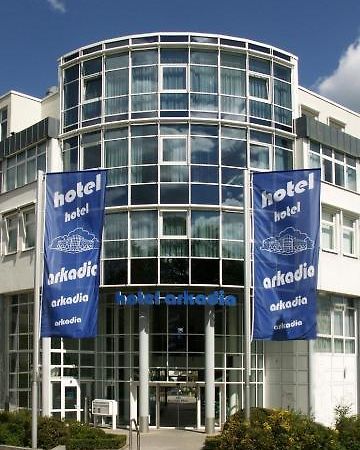 Hotel Arkadia Фридрихсдорф Экстерьер фото