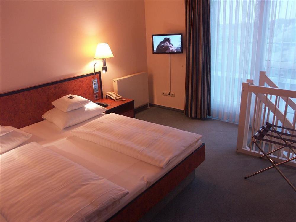Hotel Arkadia Фридрихсдорф Номер фото