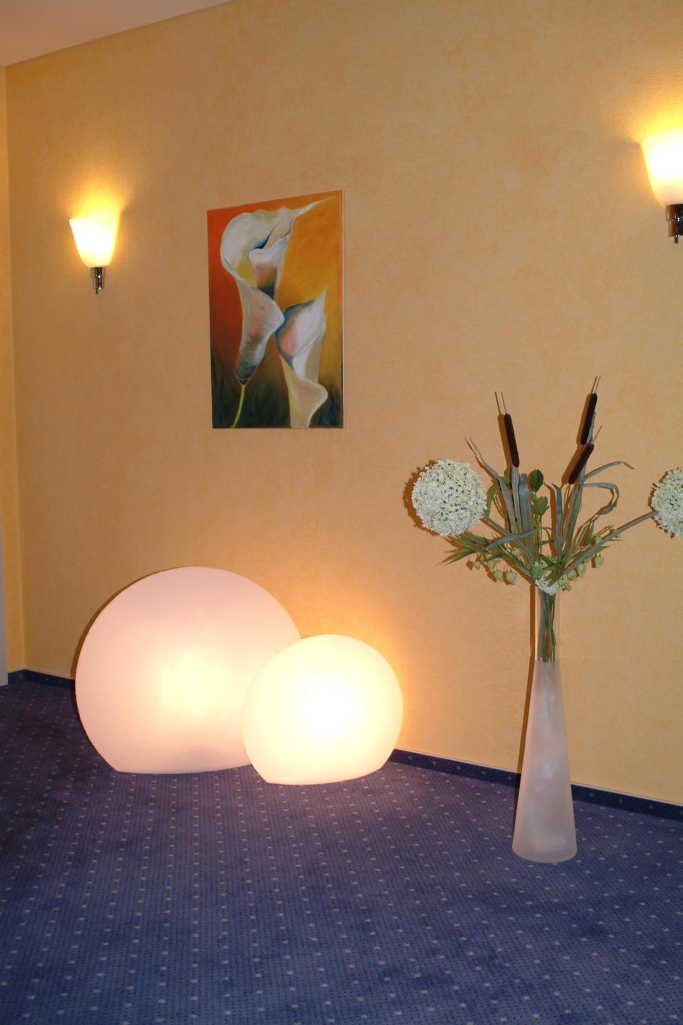 Hotel Arkadia Фридрихсдорф Экстерьер фото