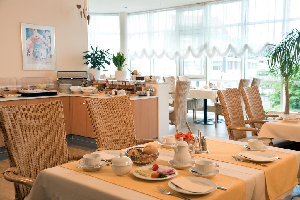 Hotel Arkadia Фридрихсдорф Экстерьер фото