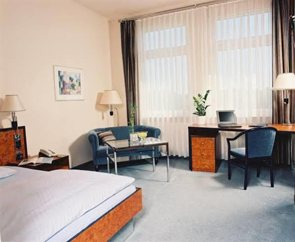 Hotel Arkadia Фридрихсдорф Экстерьер фото