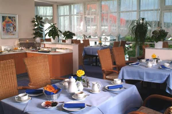 Hotel Arkadia Фридрихсдорф Экстерьер фото
